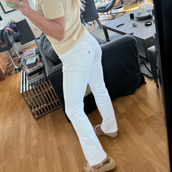 Levi’s low rise white flared jeans - Picture 3 of 3